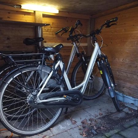 2-Room Apartment + 2 E-Bikes Alkmaar Extérieur photo