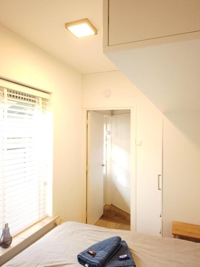 2-Room Apartment + 2 E-Bikes Alkmaar Extérieur photo